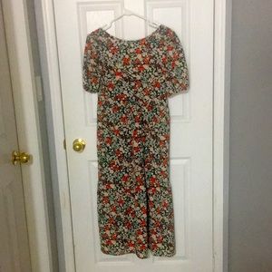 HM floral dress with open tie back. Side small. Loose fitting. Brand new.